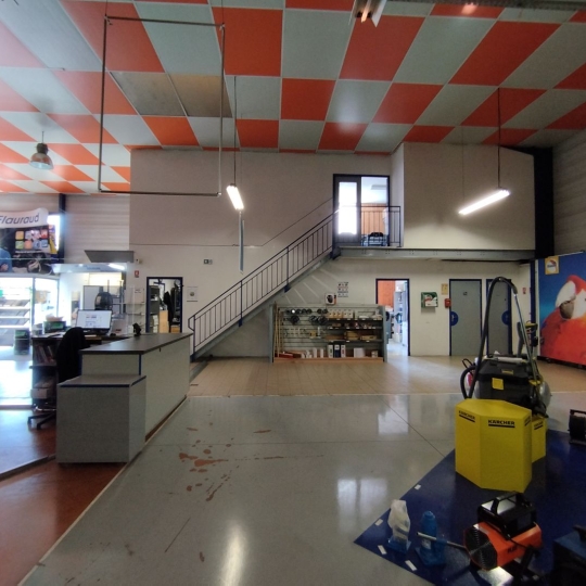  AGENCE IMMOBILIERE MARIN : Commercial | CAHORS (46000) | 1 200 m2 | 8 000 € 