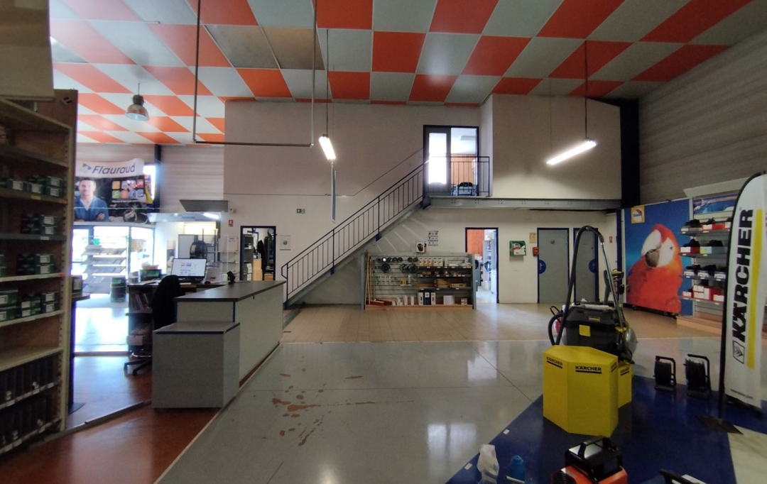 AGENCE IMMOBILIERE MARIN : Local / Bureau | CAHORS (46000) | 1 200 m2 | 8 000 € 