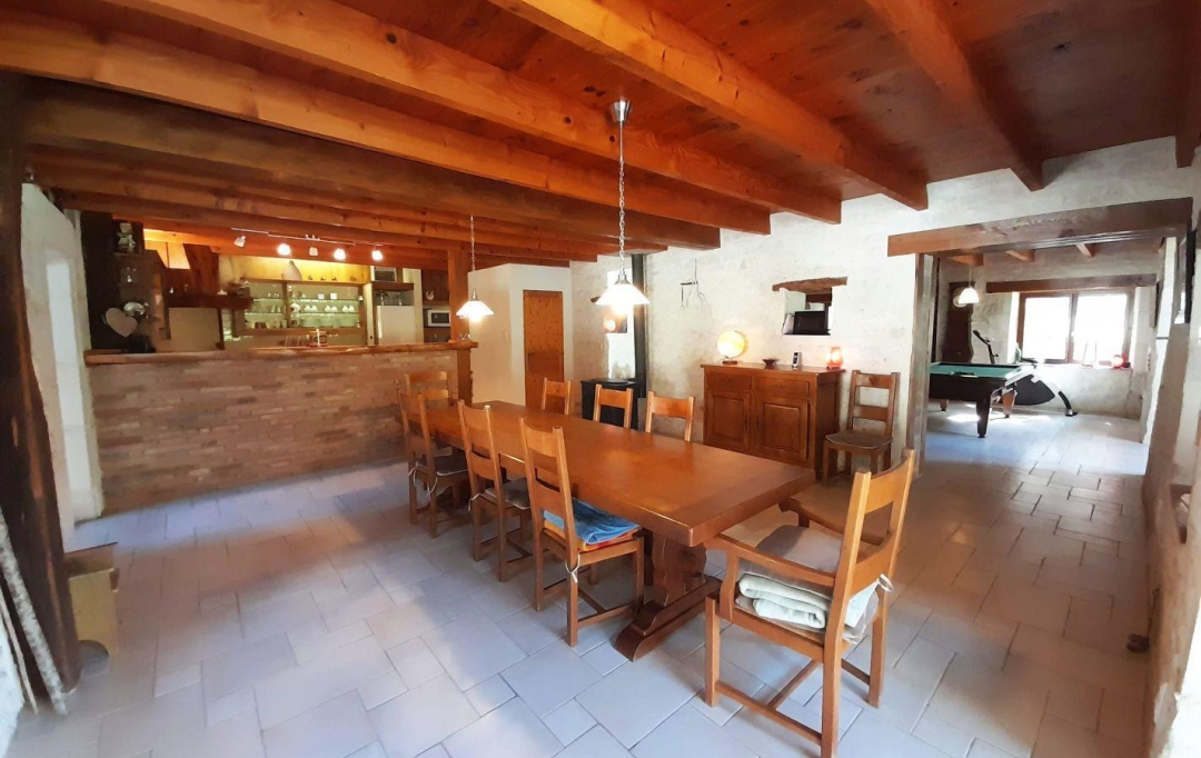 AGENCE IMMOBILIERE MARIN : Domaines / Propriétés | MONTCUQ (46800) | 400 m2 | 889 200 € 