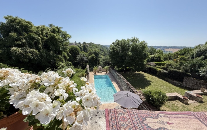 Maison de village CASTELNAU-MONTRATIER 430 m2 750 000 € Maison de village CASTELNAU-MONTRATIER 430 m2 750 000 €