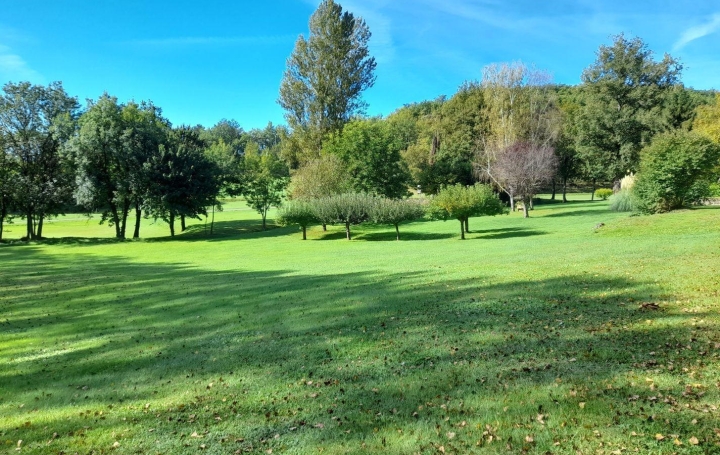 Propriété MONTCUQ 400 m2 889 200 € Propriété MONTCUQ 400 m2 889 200 €